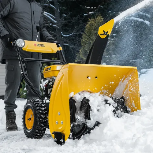 Снегоуборщик бензиновый SBM 610, 212 cc, ручной старт, фара Denzel